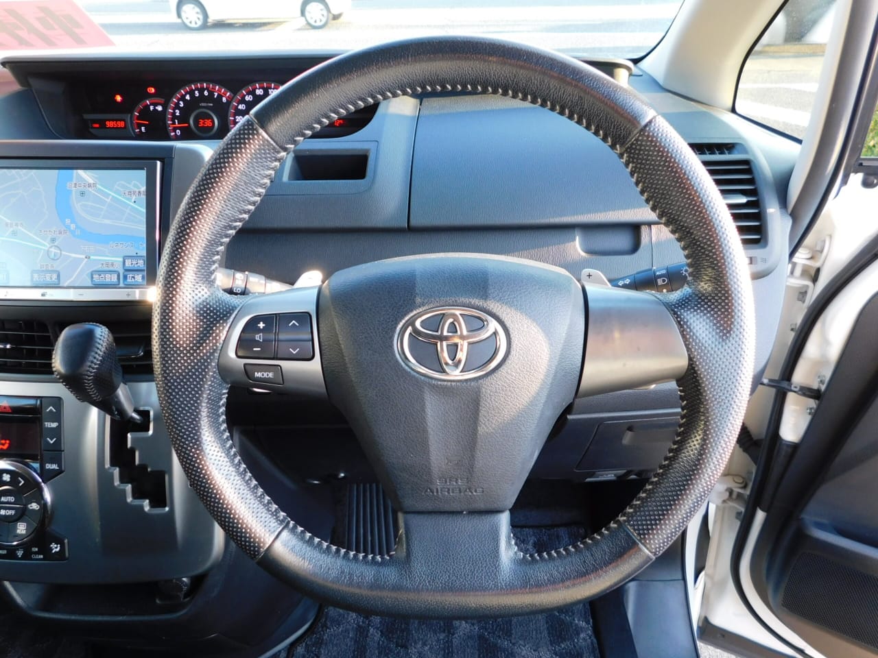 2013 TOYOTA VOXY